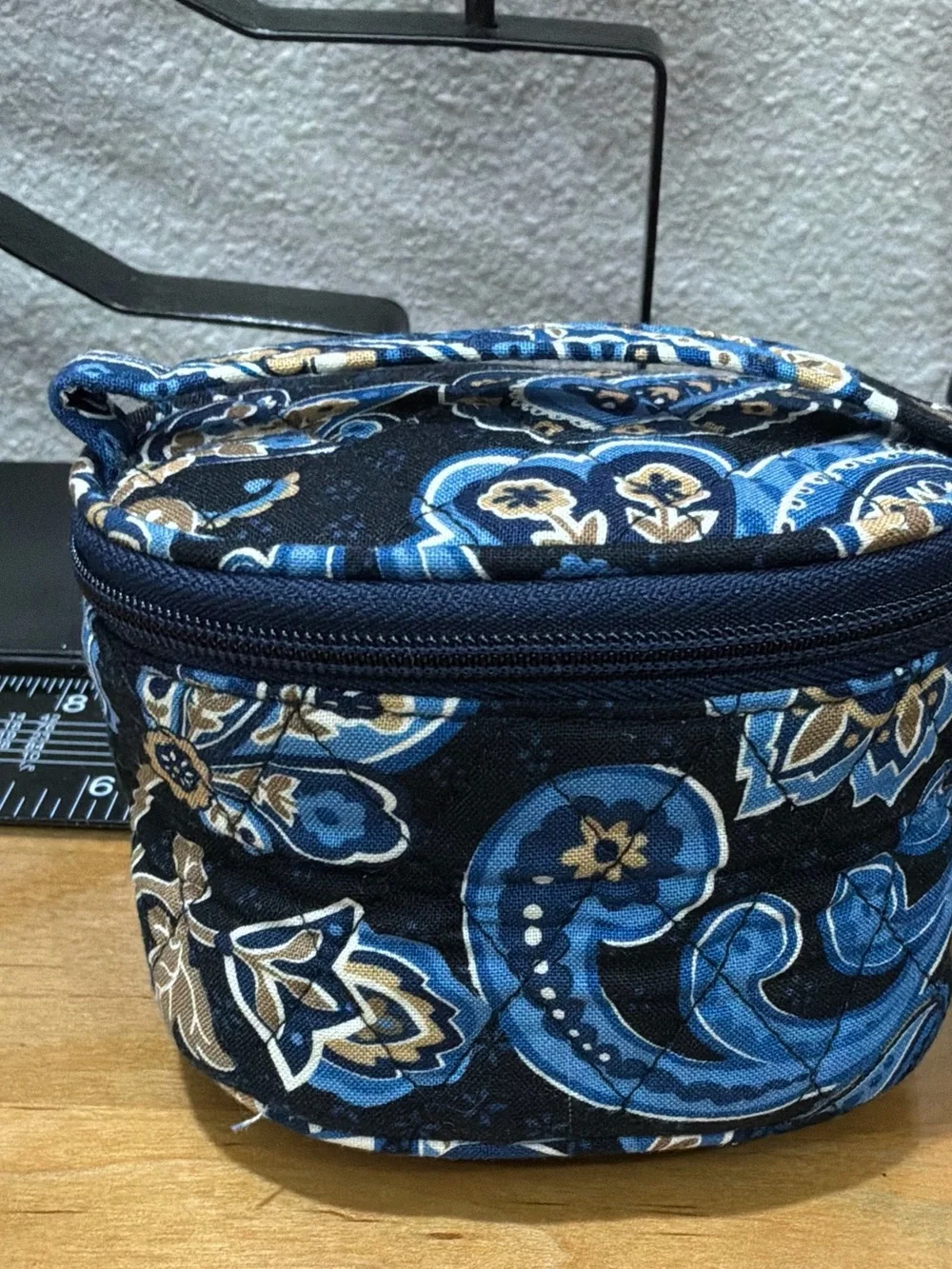 VTG 2006 Vera Bradley Windsor Navy Retired Small Round Cosmetic-Jewelry Case/Bag